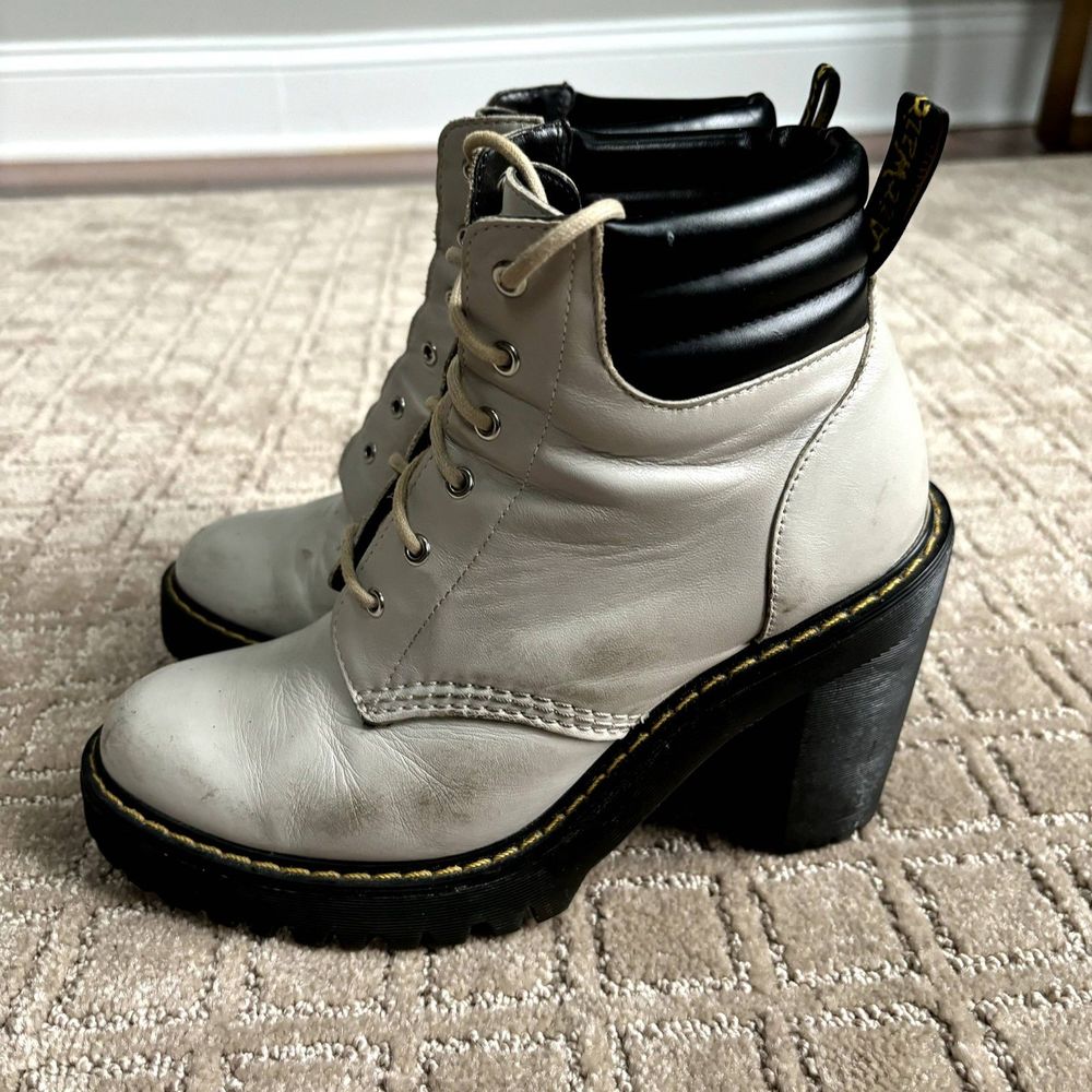 Dr. Marten’s Persephone Ankle Boots Light Gray Chunky Heel Sz 7 EU 38 90s Grunge